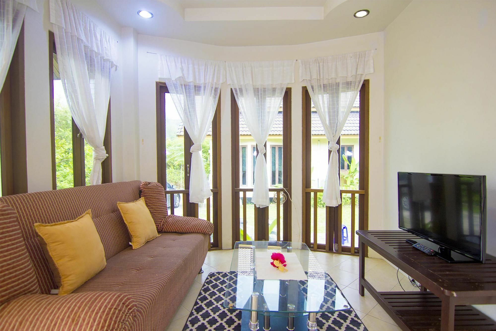 Villa Behind The Phuket Sea Dış mekan fotoğraf